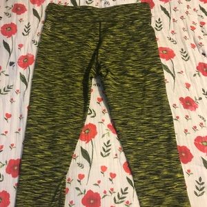 Size small fabletics capris